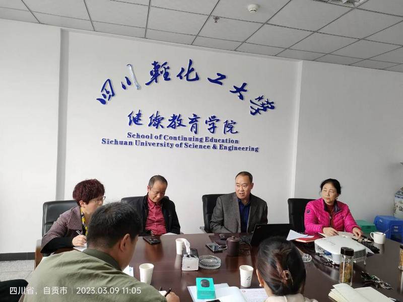 钟世荣院长讲党课.jpg